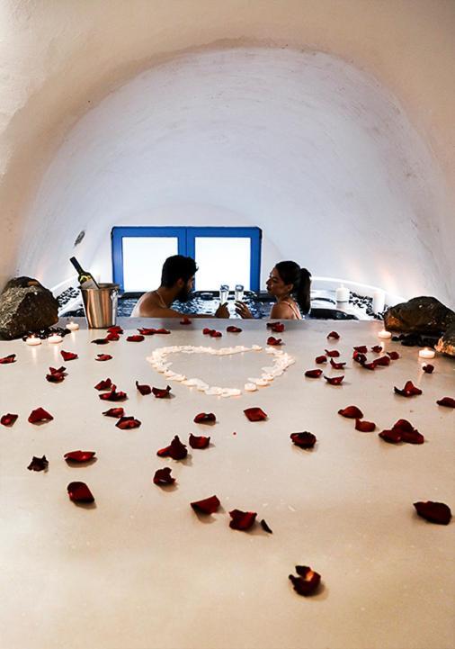 Rafael' S Mediteranian Cave Suites Фиростефани Екстериор снимка